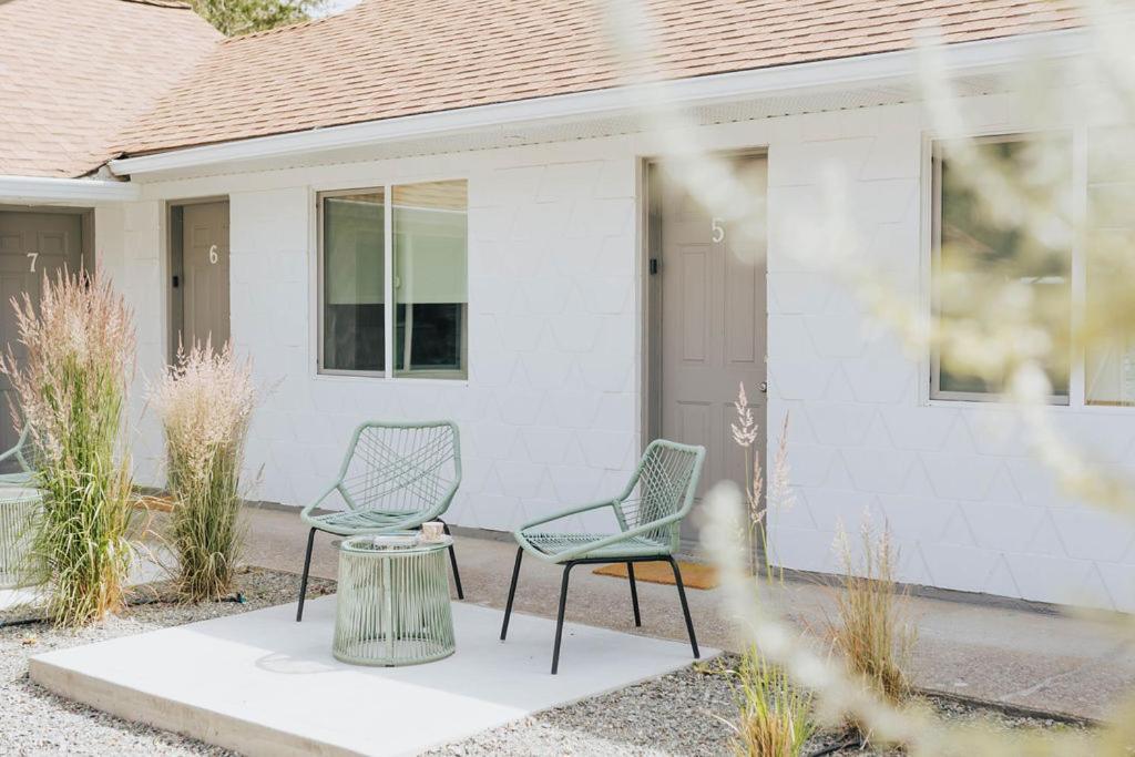Naramata Courtyard Suites מראה חיצוני תמונה