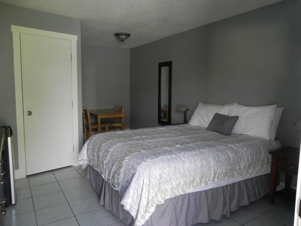 Naramata Courtyard Suites מראה חיצוני תמונה