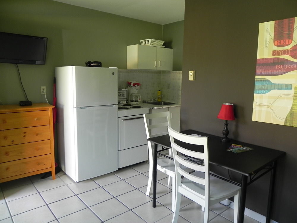 Naramata Courtyard Suites מראה חיצוני תמונה