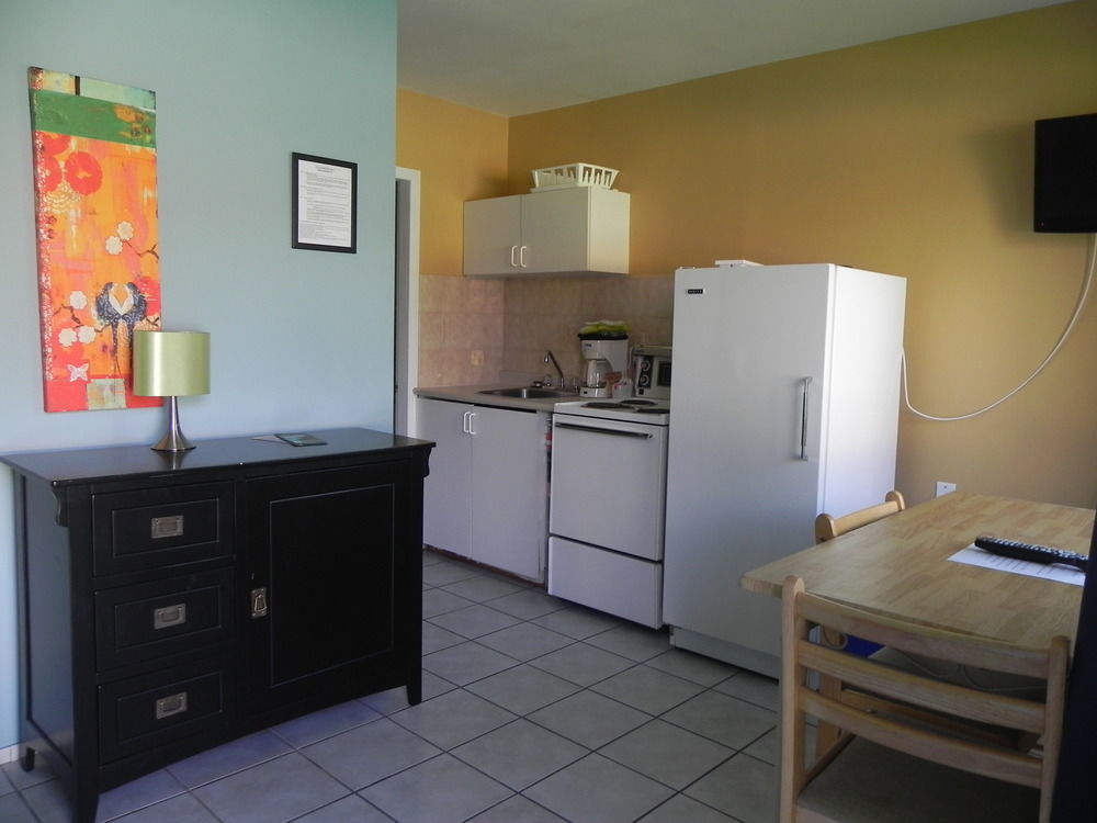 Naramata Courtyard Suites מראה חיצוני תמונה
