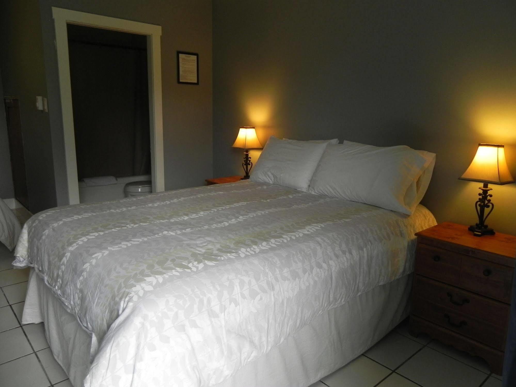 Naramata Courtyard Suites מראה חיצוני תמונה