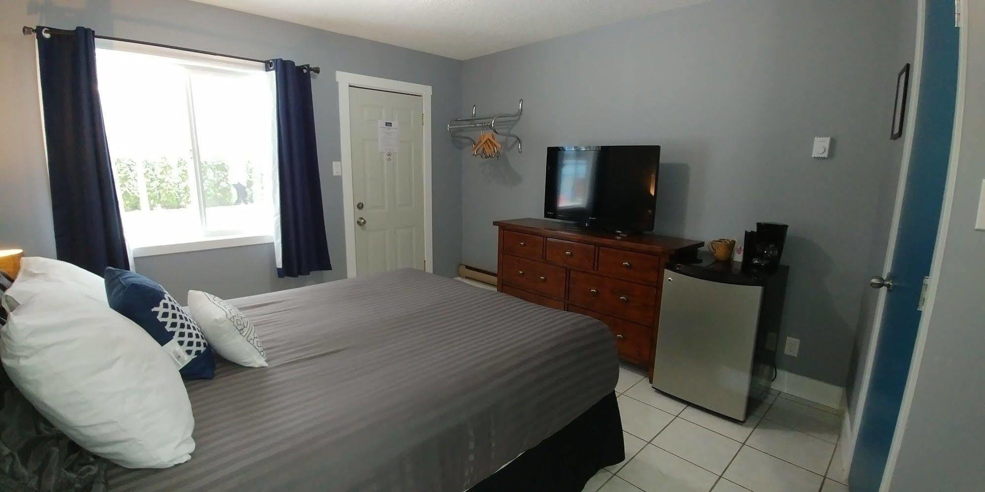 Naramata Courtyard Suites מראה חיצוני תמונה