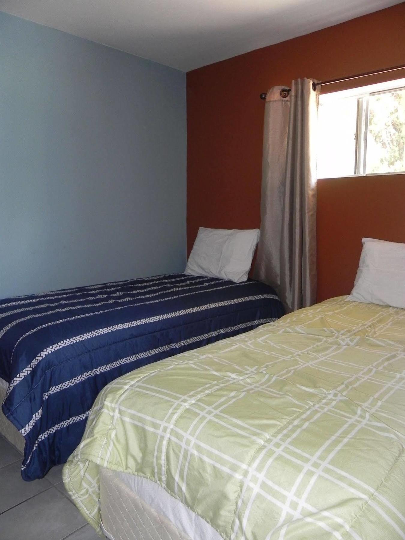 Naramata Courtyard Suites מראה חיצוני תמונה