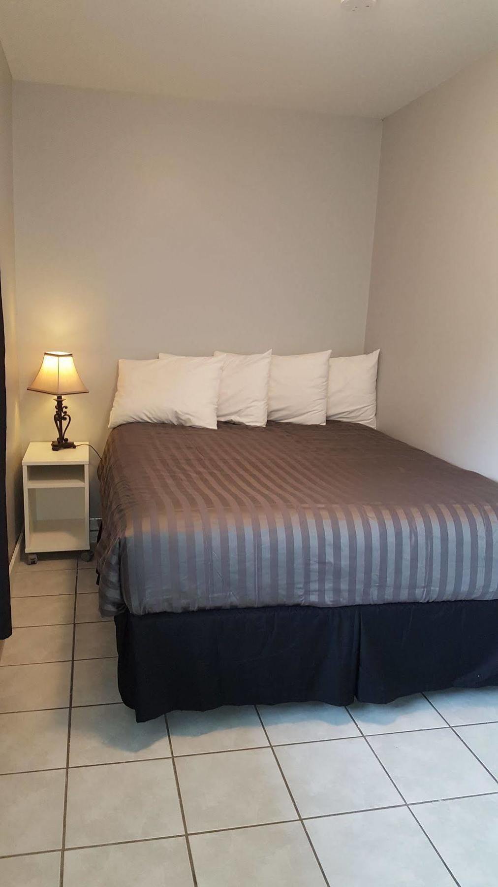 Naramata Courtyard Suites מראה חיצוני תמונה