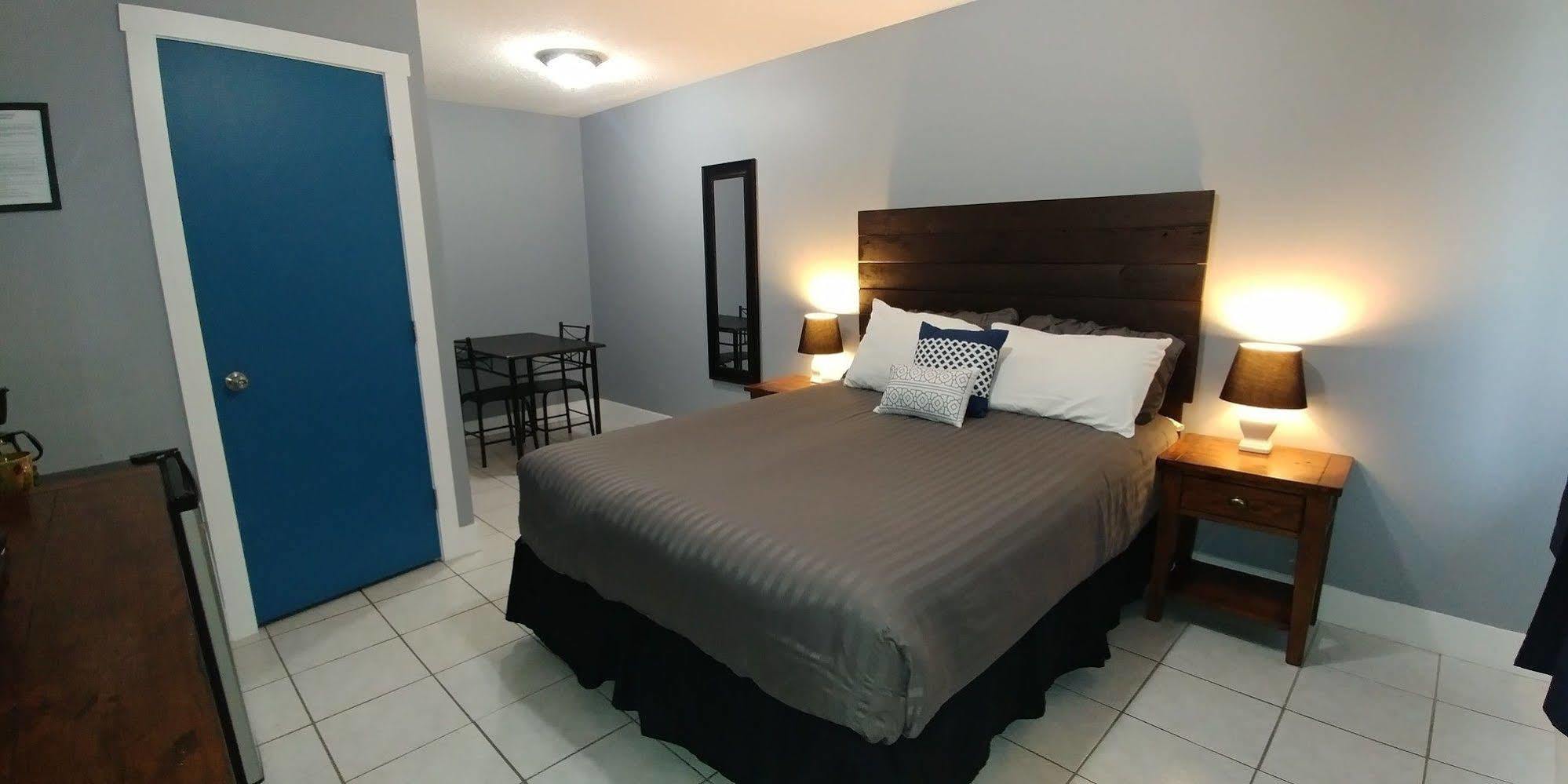 Naramata Courtyard Suites מראה חיצוני תמונה